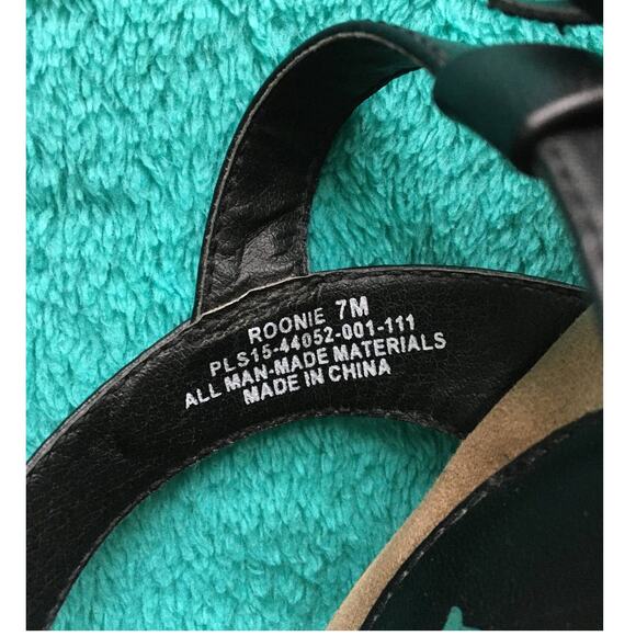 YUU Flowered Black Strappy 2 3/4" Heeled Sandals 7M Cork Wedge T Strap Roonie - Picture 4 of 5